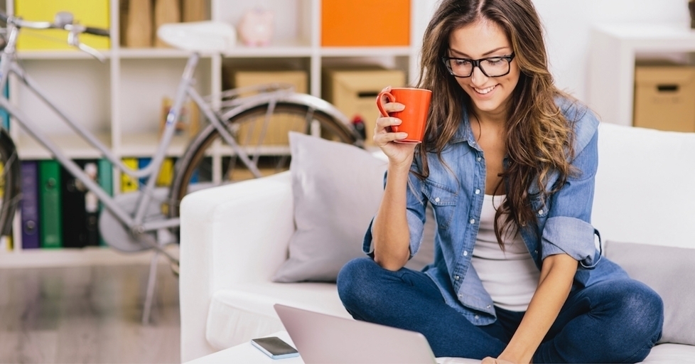 Happy-woman-on-the-computer