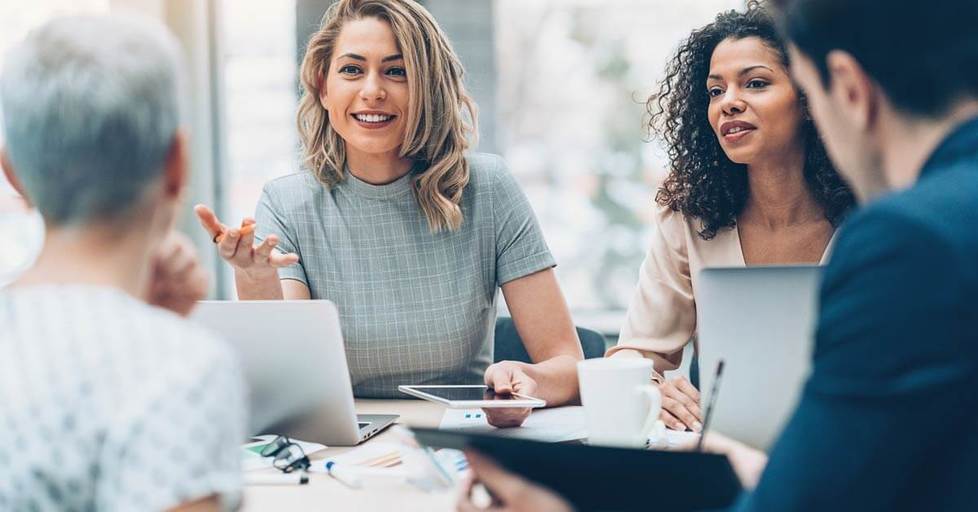 Female-manager-discussing-business