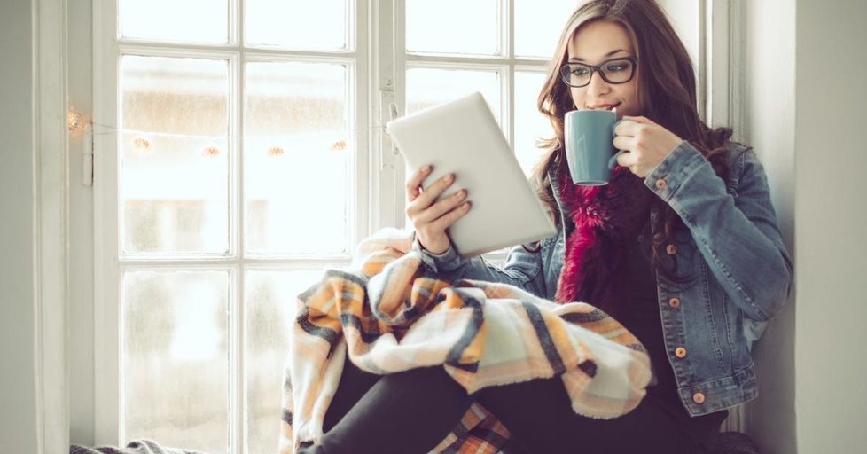 Young-woman-reading