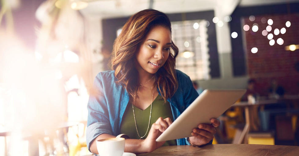 Woman-using-tablet-at-cafe